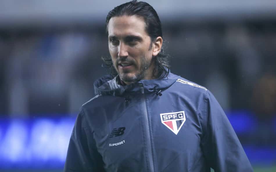 São Paulo opta por mudança na defesa contra o Velo Clube; veja escalação