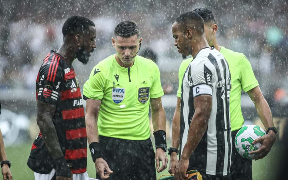 Vidente prevê Flamengo x Botafogo de 'superação emocional' e 'estratégias inovadoras'