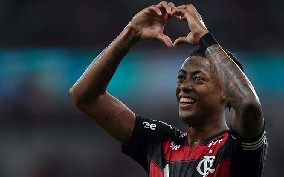 Bruno Henrique exalta conquista do Flamengo, mas destaca: 'Pé no chão'