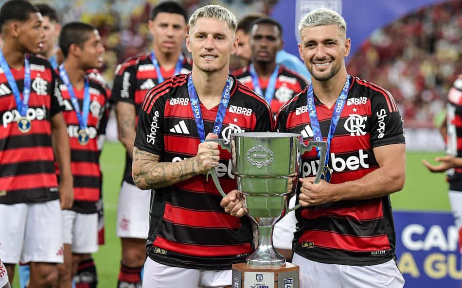 Filipe Luís é sincero sobre Varela, do Flamengo: 'Não tem o respeito que merece'