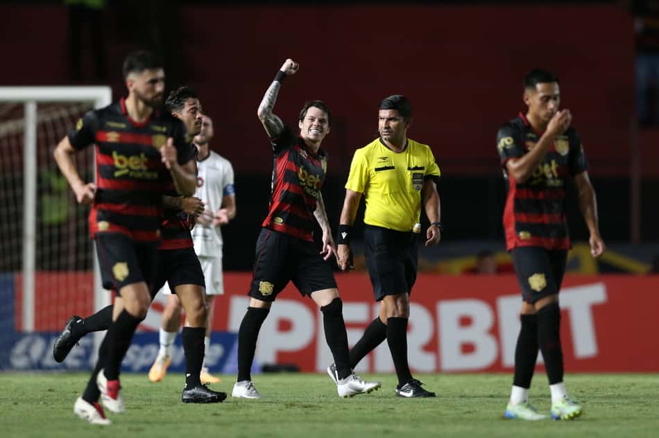 Barletta comemora gol marcado pelo Sport sobre o Moto Club, pela Copa do Nordeste