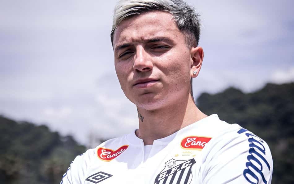 Santos anuncia meia-atacante argentino e amplia poder ofensivo