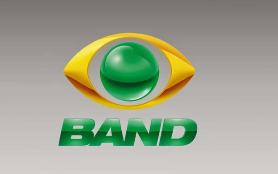 Band afasta narrador de transmissões após ofensas a Erika Hilton