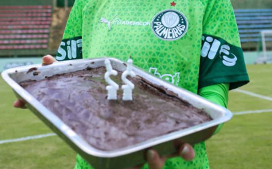 Post do Palmeiras gera confusão e é detonado nas redes: 'Que bolo é esse, faliu?'