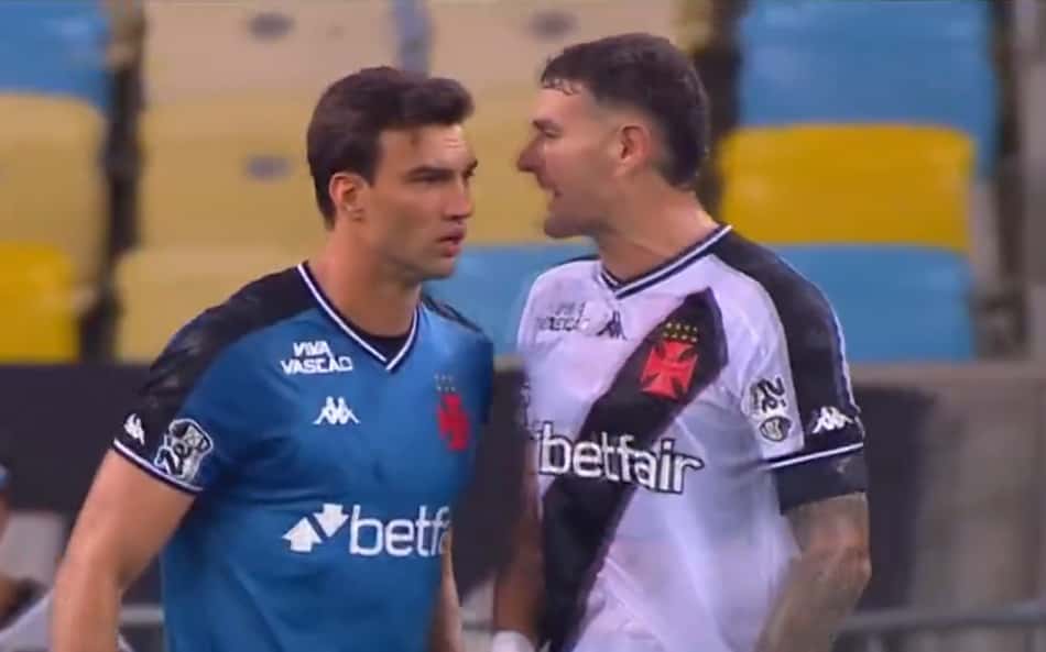 Torcedores do Vasco lamentam discussão entre Léo Jardim e Vegetti: 'Errado sou eu'