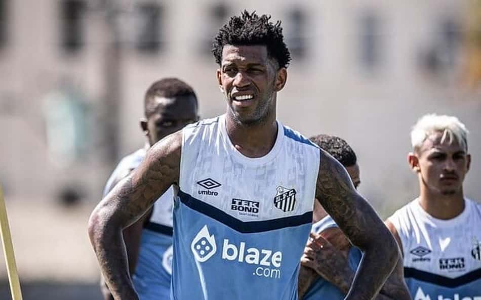 Defesa do Santos melhora, mas disputa por titularidade segue