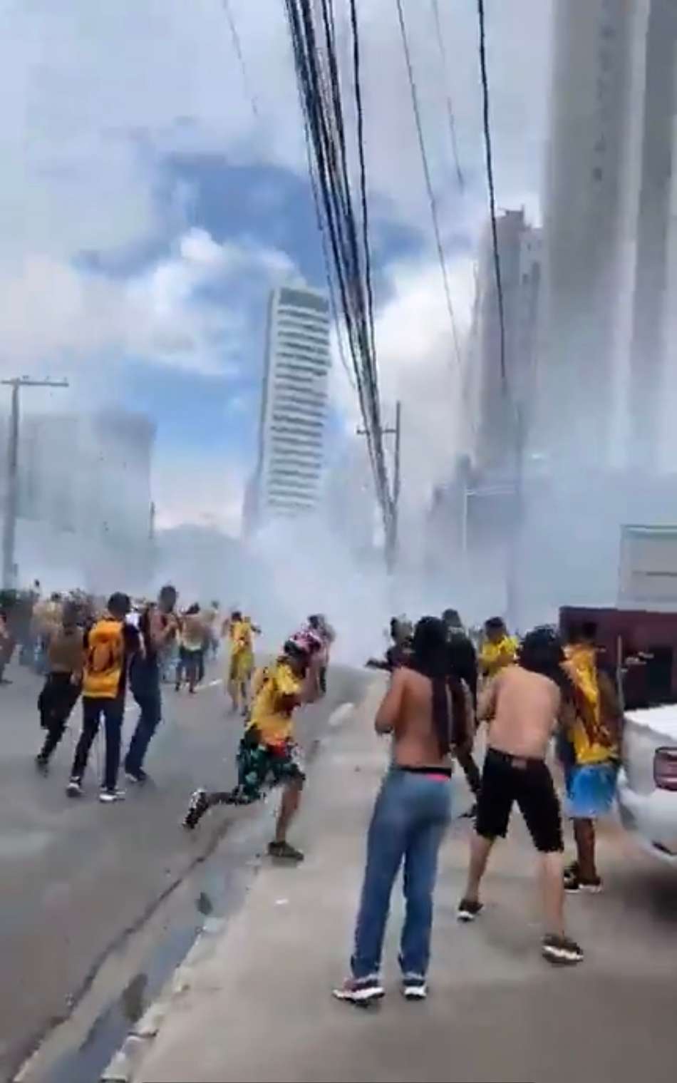 Briga de torcidas Santa Cruz x Sport