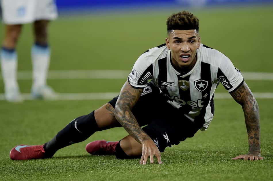 Igor Jesus em ação pelo Botafogo durante final da Recopa Sul-Americana contra o Racing