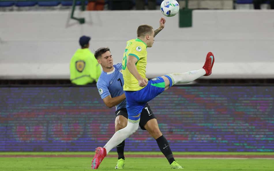 Lateral do Brasil sub-20 sofre ataque nas redes após empate com Argentina