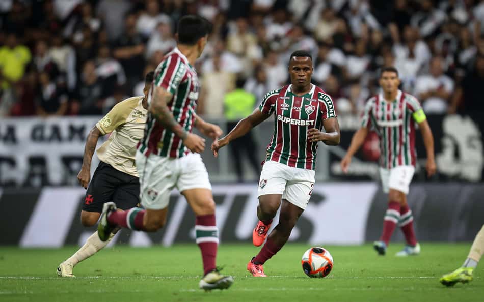 Arias revela alívio com vitória do Fluminense: 'Estávamos devendo'