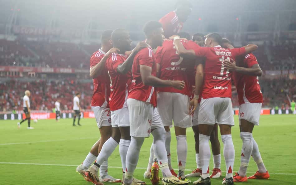 Jogadores-do-Internacional-comemoram-gol-marcado-sobre-o-Brasil-e-Pelotas-pelo-Campeonato-Gaucho-scaled-aspect-ratio-512-320