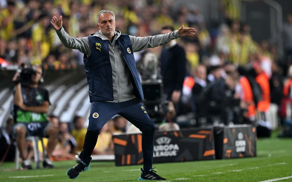 Galatasaray x Fenerbahçe: polêmicas e acusações de Mourinho agitam clássico
