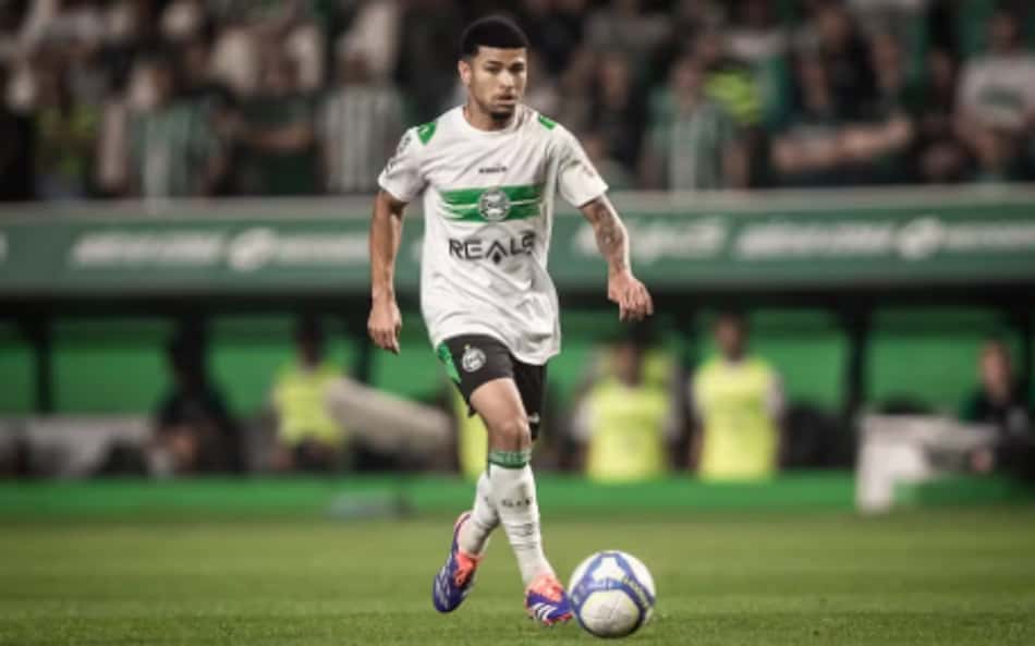 Atacante Lucas Ronier, do Coritiba, está na mira do Cruzeiro