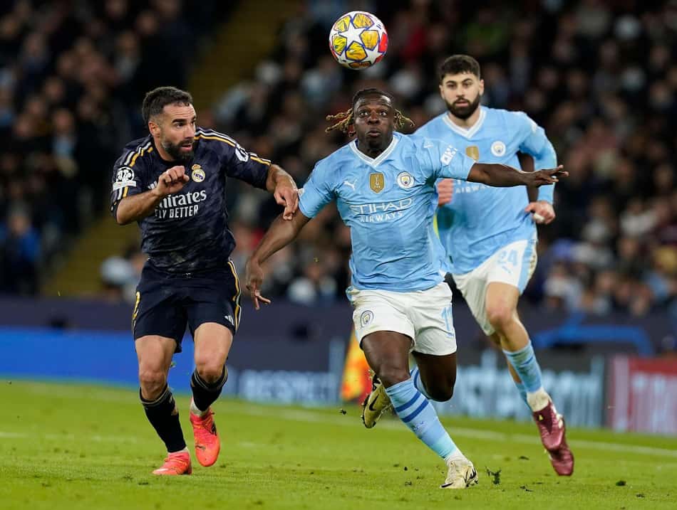 Manchester, UK. 17th Apr, 2024. Jeremy Doku of Manchester City is challenged by Daniel Carvajal of Real Madrid (L) during the UEFA Champions League Quarter Final 2nd Leg match at the Etihad Stadium, Manchester. Picture credit should read: Andrew Yates/Spo
