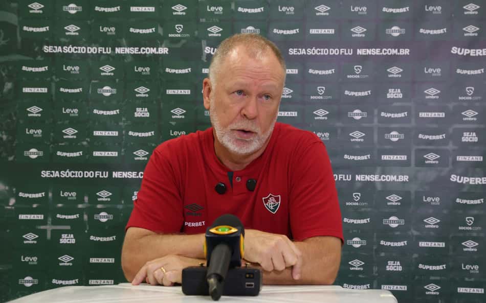Mano Menezes analisa Riquelme e elogia Fluminense no clássico: 'Deu uma resposta'