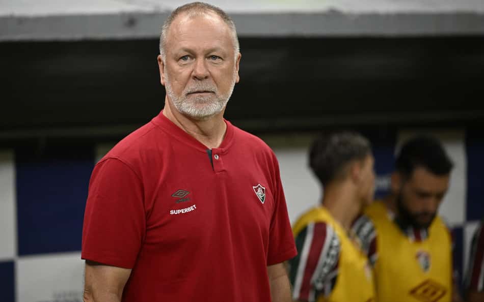 Mano reclama de calendário e projeta clássico entre Fluminense e Flamengo