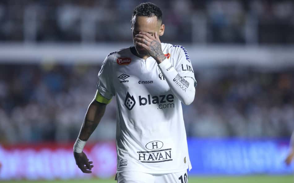 Adversário faz gol com Neymar em campo e 'debocha' do jogador