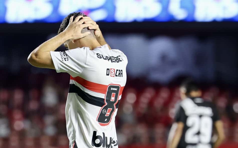Oscar critica postura do São Paulo em derrota para Ponte Preta: 'Faltou entrega'