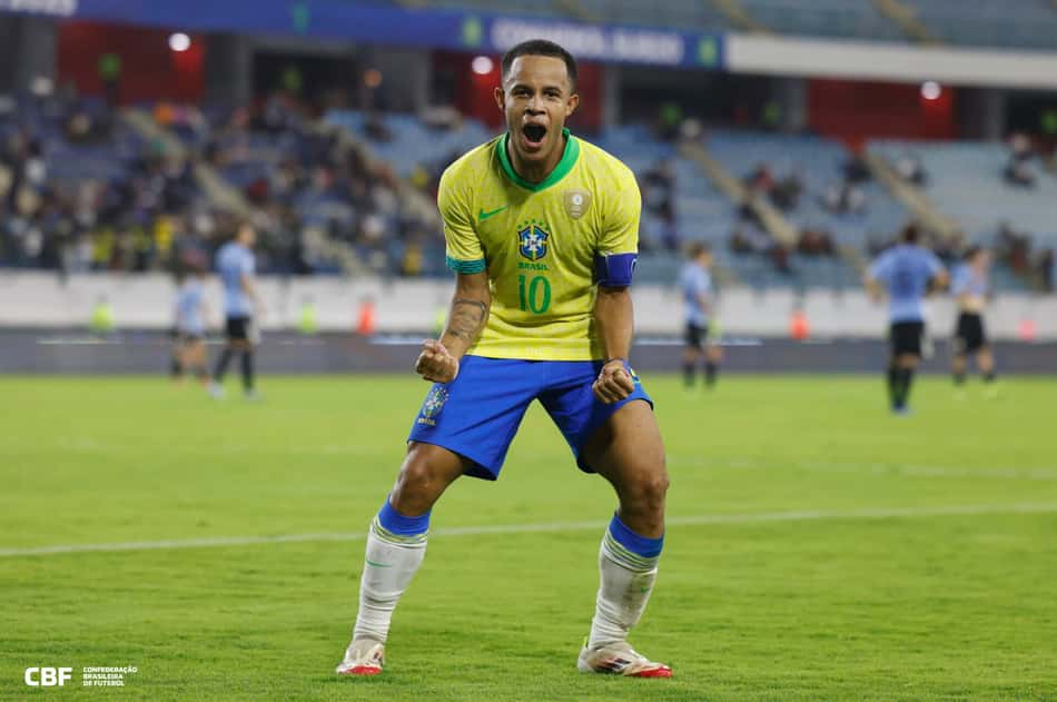 Pedrinho comemora gol marcado pelo Brasil sobre o Uruguai, no Sul-Americano Sub-20