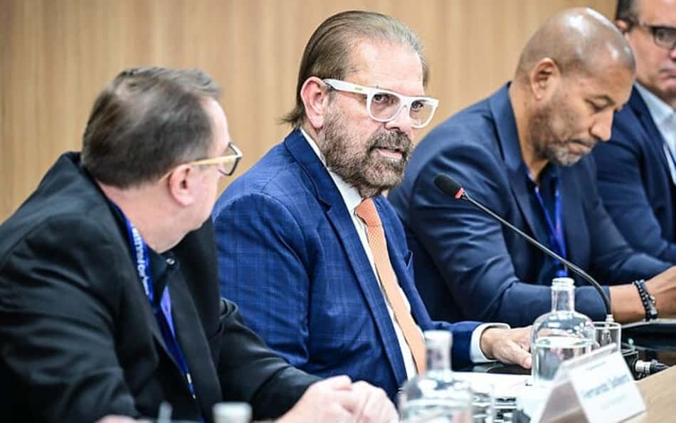 Presidente da FPF rebate críticas de Abel Ferreira sobre formato do Paulistão