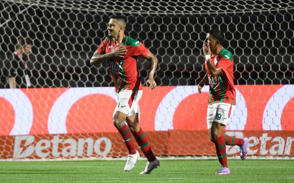 Portuguesa lucra 900% com negociação de jogador para o Athletico-PR