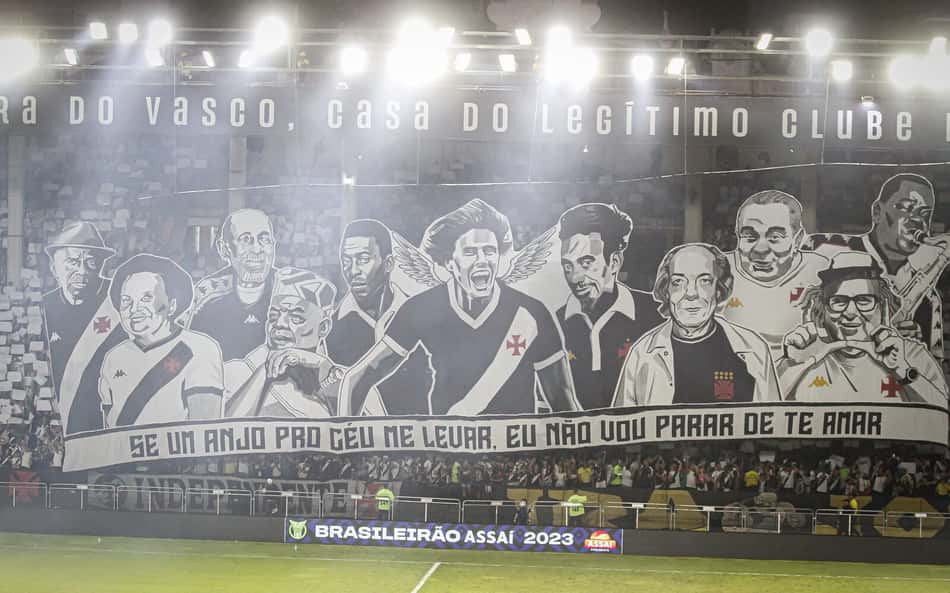 Desde quando o futebol é profissional no Brasil?