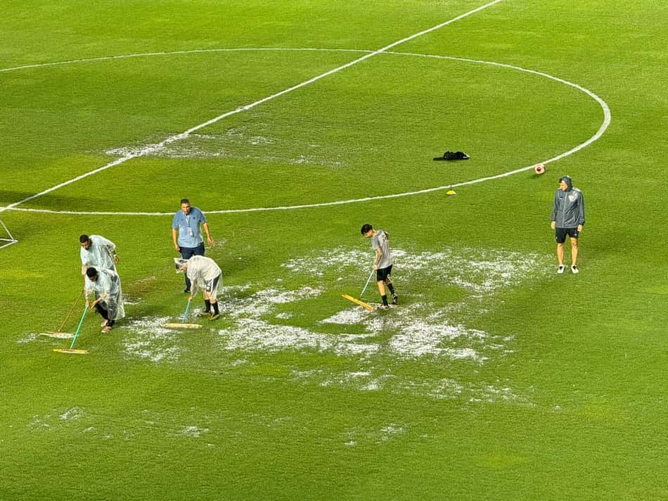 Santos x São Paulo é adiado em meia hora por conta de forte chuva