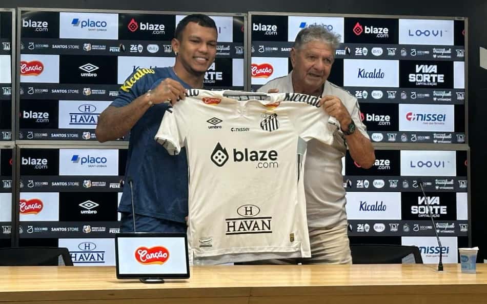 Gabriel Veron é apresentado na Vila Belmiro e espera 'recomeço' no Santos