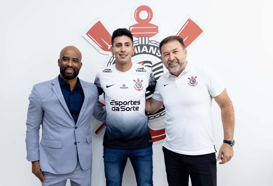 Fabrizio Angileri foi anunciado pelo Corinthians nesta sexta-feira (28) e assina em definitivo com o clube