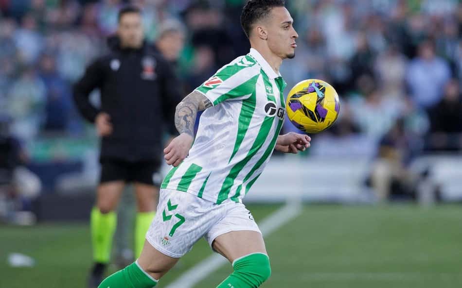 Ex-Real Madrid rasga elogios a Antony após nova vitória do Betis: 'Fácil jogar com ele'