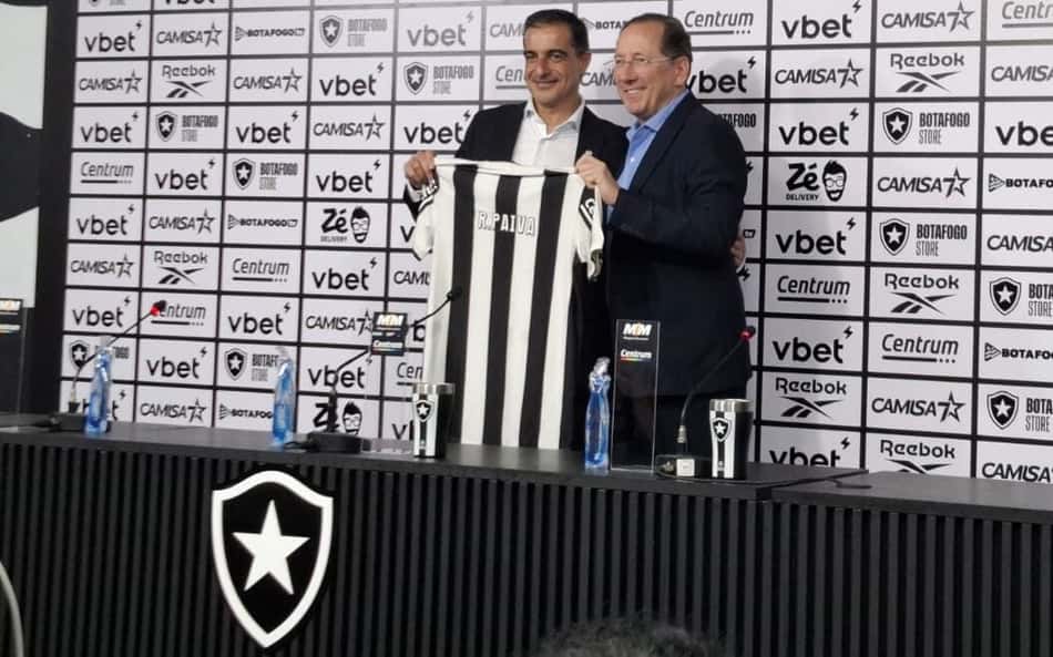 John Textor apresenta Renato Paiva como técnico do Botafogo: 'No tempo certo'