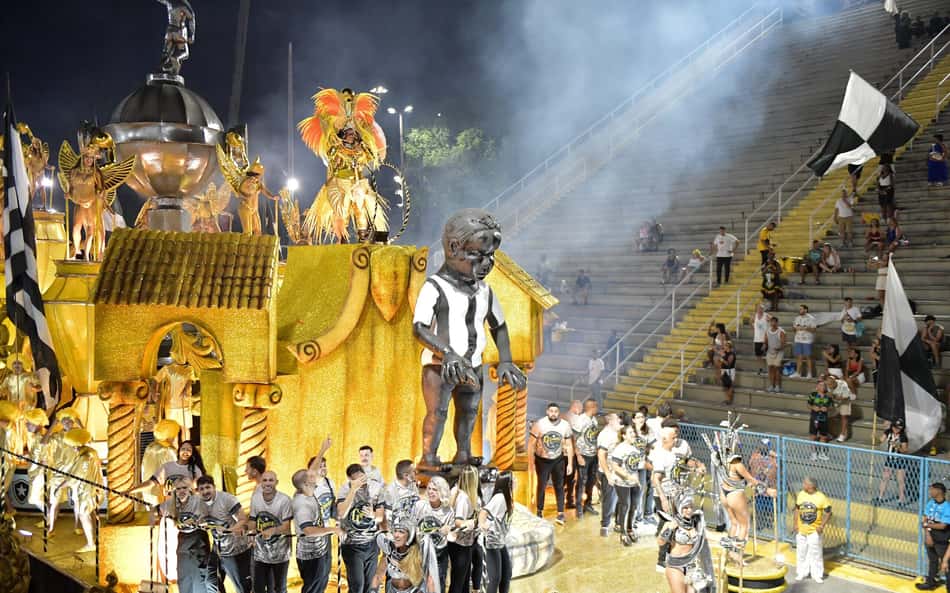Pioneira, Botafogo Samba Clube tem problemas em desfile por afirmação na Sapucaí