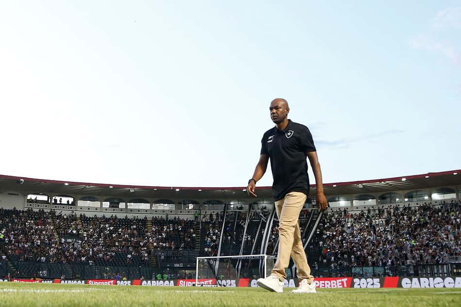 Cláudio Caçapa, técnico do Botafogo