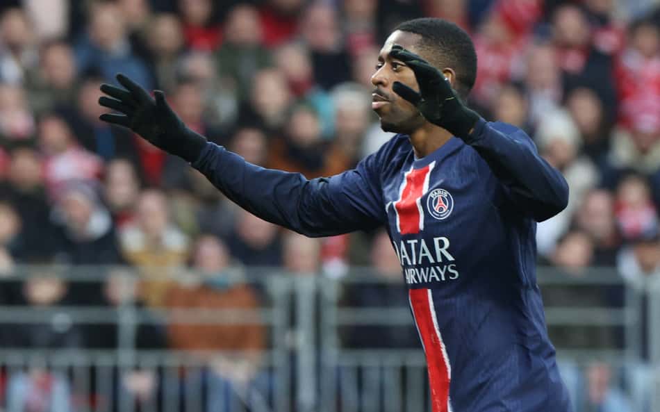 Esquecido pelo Barcelona, atacante do PSG é o artilheiro do futebol mundial em 2025