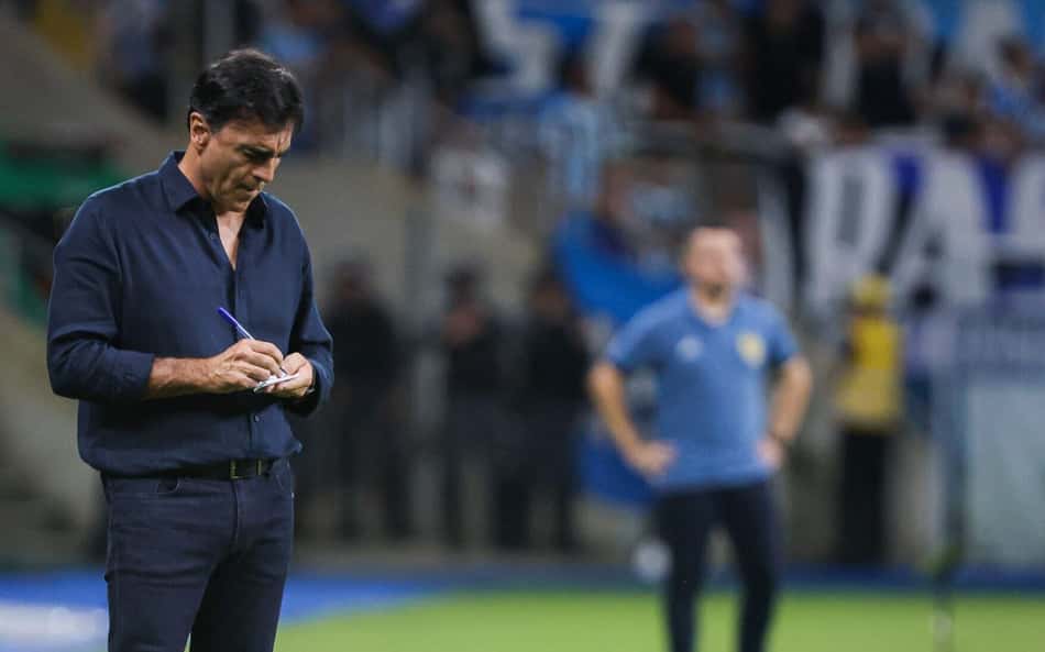 Quinteros: 'Grêmio precisa de um zagueiro com urgência'