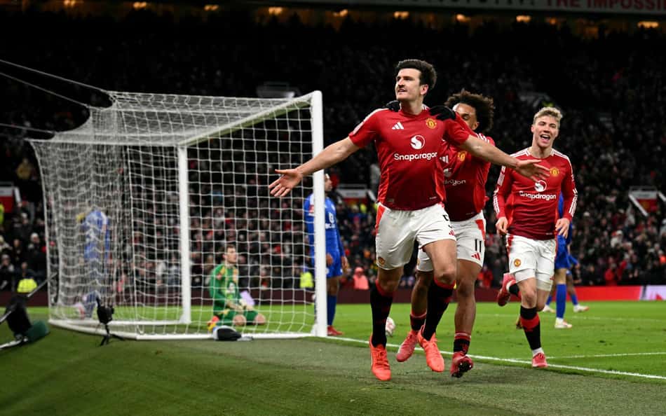 Herói improvável vira jogo nos acréscimos, e United avança na Copa da Inglaterra
