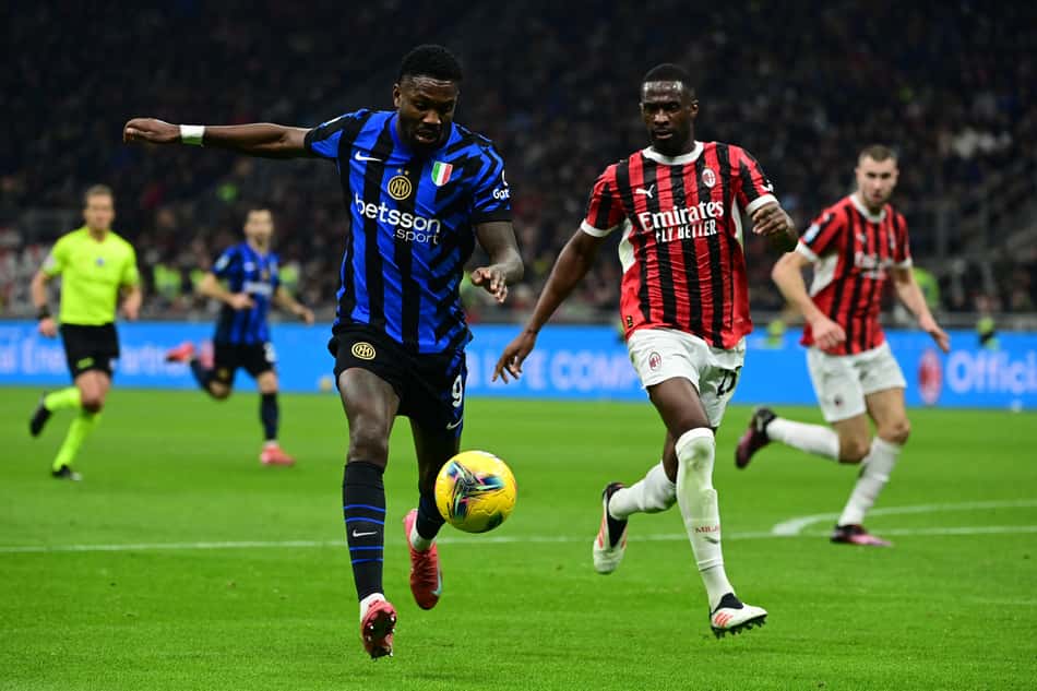Jogos de hoje: os rivais Milan e Inter se enfrentam na semifinal da Copa da Itália (Foto: PIERO CRUCIATTI/AFP)