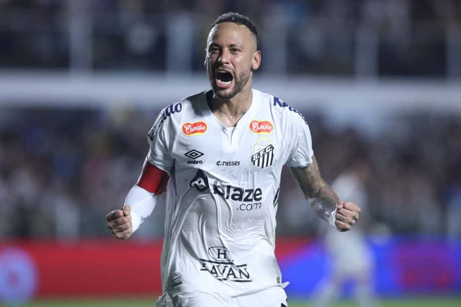 Santos, Brazil. 16th Feb, 2025. SP – SANTOS – 02/16/2025 – PAULISTA 2025, SANTOS x AGUA SANTA – Neymar Jr. player for Santos during the match against Agua Santa at the Vila Belmiro stadium for the 2025 Paulista championship. Photo: Reinaldo Campos/AGIF (P