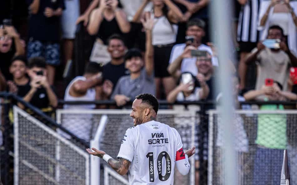 Torcida adversária aplaude Neymar após golaço pelo Santos no Paulistão; assista