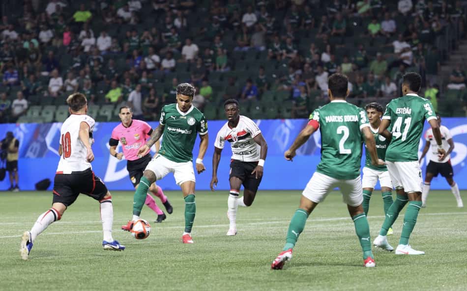 Jornalista analisa gol anulado em Palmeiras x Botafogo-SP: 'Não marcaria falta'