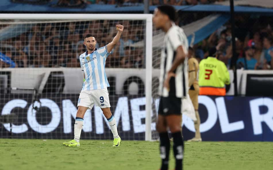 Ex-jogador não perdoa medalhão do Botafogo em gol do Racing: 'Decisão ingênua'