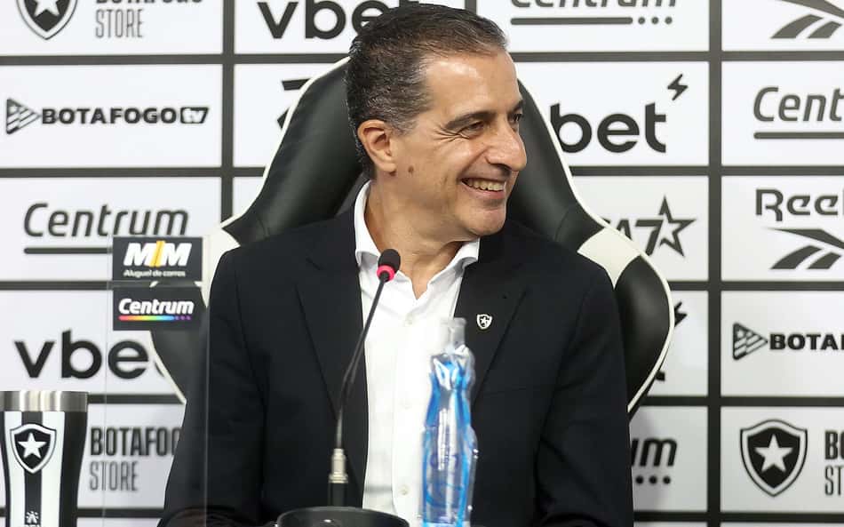 Renato Paiva vê elenco 'extraordinário' no Botafogo e fala em ajustes