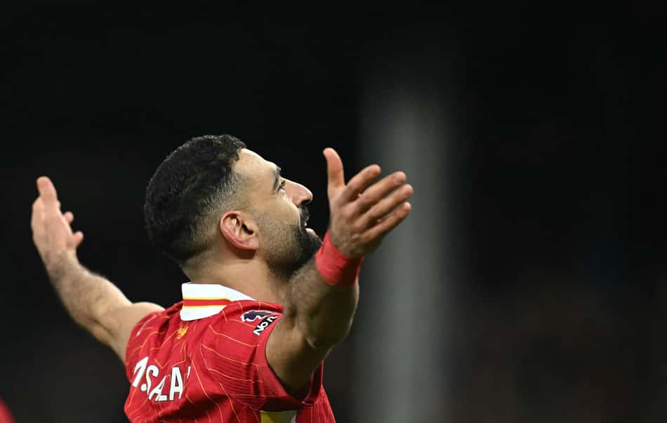 Mohamed Salah, do Liverpool, comemora gol no clássico contra o Everton (Foto: Paul Ellis/AFP)