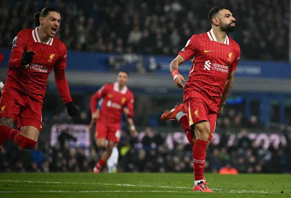 Mohamed Salah comemora gol contra o Everton, pela Premier League (Paul Ellis/AFP)