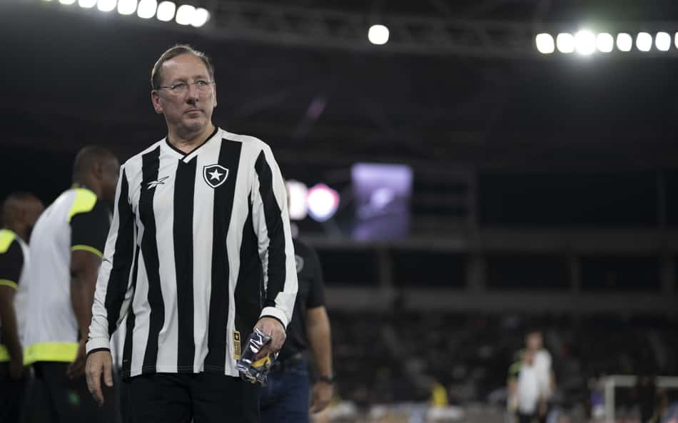 Reação de Textor em gol do Racing no Botafogo viraliza: 'Não era pré-temporada?'