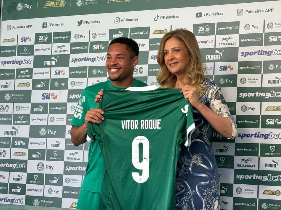 Vitor Roque e Leila Pereira na Academia de Futebol