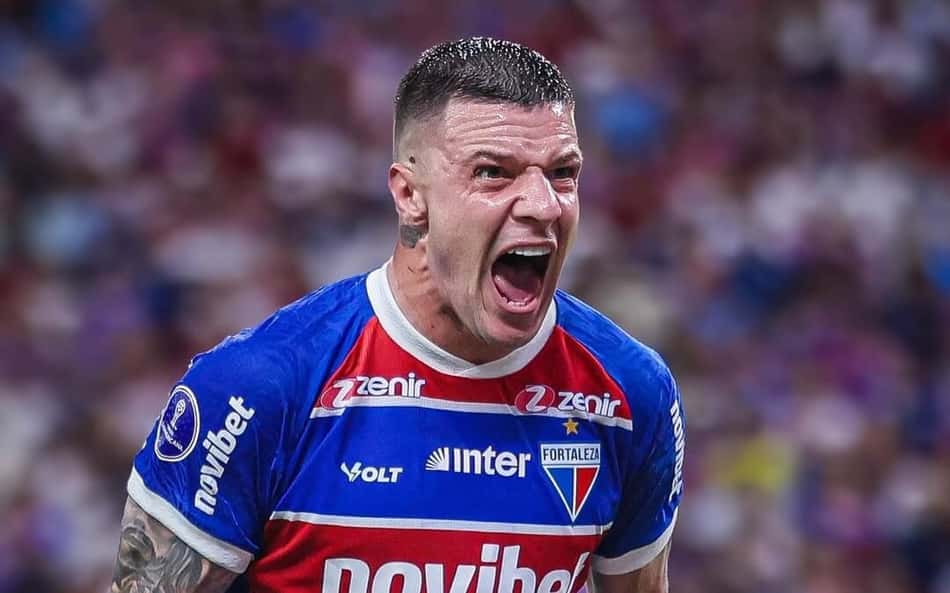 Thiago Carpini revela acerto do Vitória com atacante: "Vai nos entregar gols"
