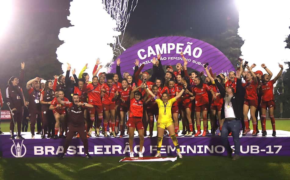 CBF e Globo fecham acordo de três anos por transmissões de futebol feminino