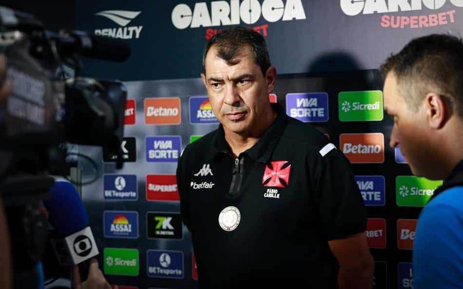 Ex-clube de Carille, do Vasco, processa técnico por saída para o Santos