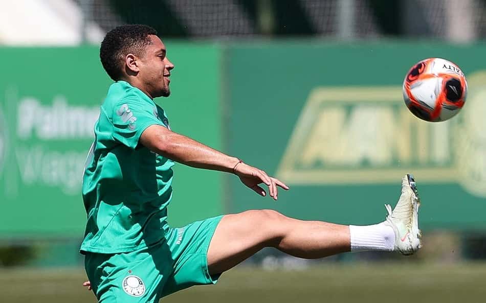 Ansioso para estrear pelo Palmeiras, Vitor Roque quer 'pagar dívida' com Abel Ferreira